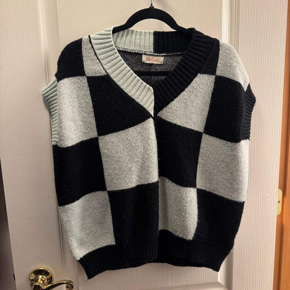 Listicle Black & White Checkered Knit Sweater Vest Oversized Cozy V-Neck Trendy